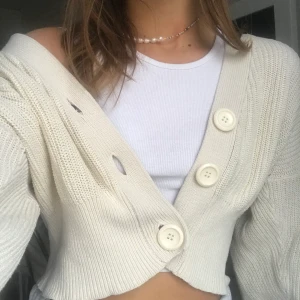 ✨Kofta✨ - Kofta från Lindex, köpt här på Plick men säljer vidare den!💘