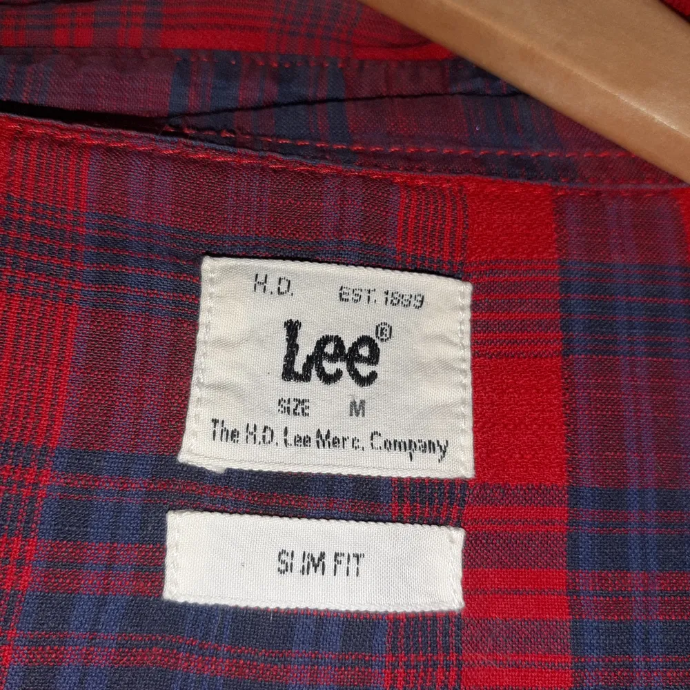 Super snygg Lee skjorta❤ kan mötas i sthlm och priset är diskuterbart🥰🥰. Skjortor.