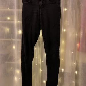 Svarta Jeans - Svarta jeans från lager 157, sparsamt använda. 50kr eller bud