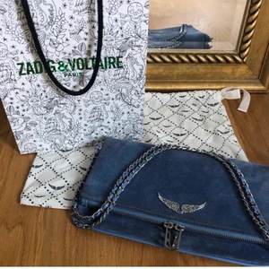 Zadig & Voltaire väska - Jättefin blå Zadig & Voltaire väska! Väskan är äkta och har även en dustbag till💗 så snygg, pris kan diskuteras, skriv om ni är intresserad