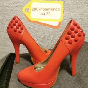 Superheta pumps oanvända str 36 - Helt oanvända nya kommer i box kan mötas upp i stockholm eller frakta 
