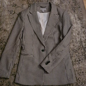 Kavaj/blazer  - Ny. Stl 38, passar 36.