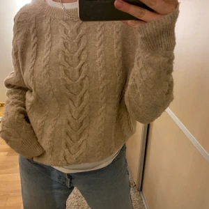 Stickad tröja - Jättefint skick, frakt tillkommer 🌺