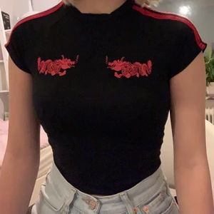 T shirt  - Croppad t shirt som passar XS-S