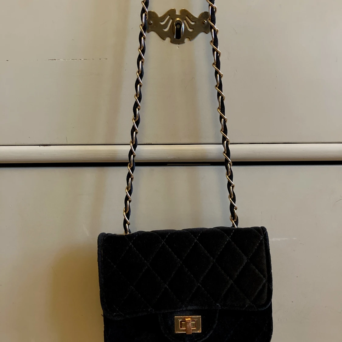 Svart velour väska  - 90