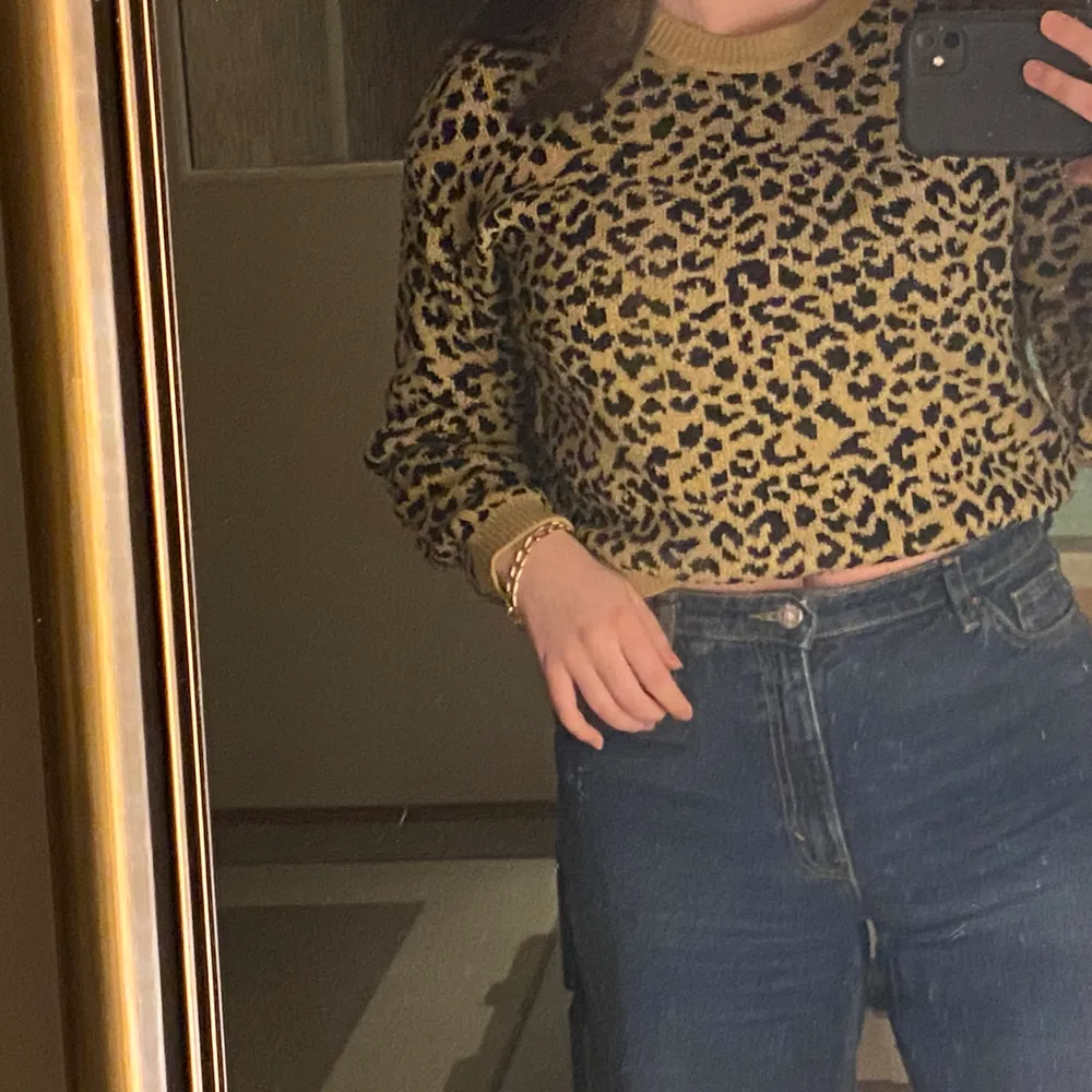 Leopardmönstrad stickad supermysig tröja från h&m som ej kommer till användning längre🤠 köparen står för frakten . Neuleet.