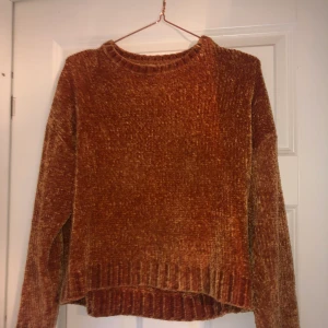 Pull&Bear tröja  - Pull&Bear stickad tröja stl M i jätte bra skick.