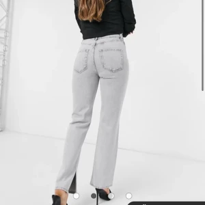 Jeans med slits  - Jeans med slits från asos 