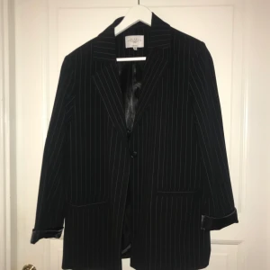 Kavaj nicci hernestig nakd - Helt ny köpt för 799kr 