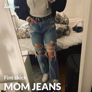 Mom jeans - Storlek S, jag är 1,64 lång och har vanligtvis xs/s i storlek🤩 pris diskuteras endast vid snabb affär köparen står för frakt