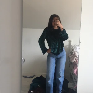 Straight jeans - skitsnygga jeans från h&m. Använda 1 ggn och säljs pga fel storlek💕 nypris 400kr. Jag är 156-157cm lång🥰