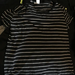 randig tshirt - Gratis frakt! Randig tshirt i stl L använt fåtal ggr