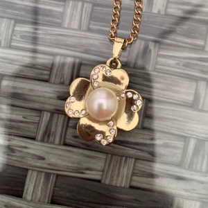 Halsband - Väldigt fint väldigt långt halsband!