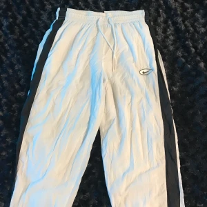 Nike pants Strl S - Väldigt bra skick, köpta på zalando, passar även XS
