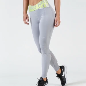 Nike träningstights strl S  - Träningstights använda fåtal gånger