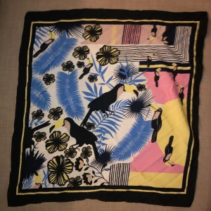 Square scarf - Print square scarf, perfect to use as bandana, tie around neck/as a bag accessory 