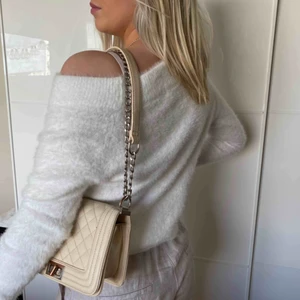  - Super fin lurvig tröja från zara! Slutsåld för ett tag sedan. Frakt tillkommer 63kr💕🌸