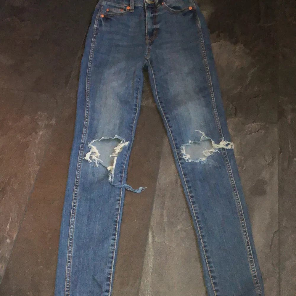 Skitsnygga jeans som jag tyvärr inte kan ha längre pga viktuppgång. . Jeans & Byxor.