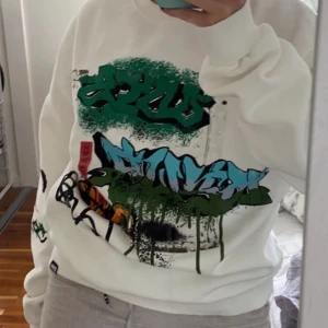 Pull and bear - Säljer den a då jag aldrig har använder den, jag har bara provat den prislapp kvar. Den är en m men skulle säga att den är en större m. Fråga om ni undrar något❤️ 