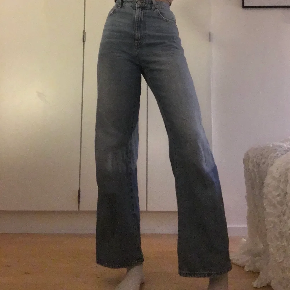 Blå Wide jeans från Lindex i storlek 36. Kommer tyvärr inte till användning längre🦋Buda!. Jeans & Byxor.