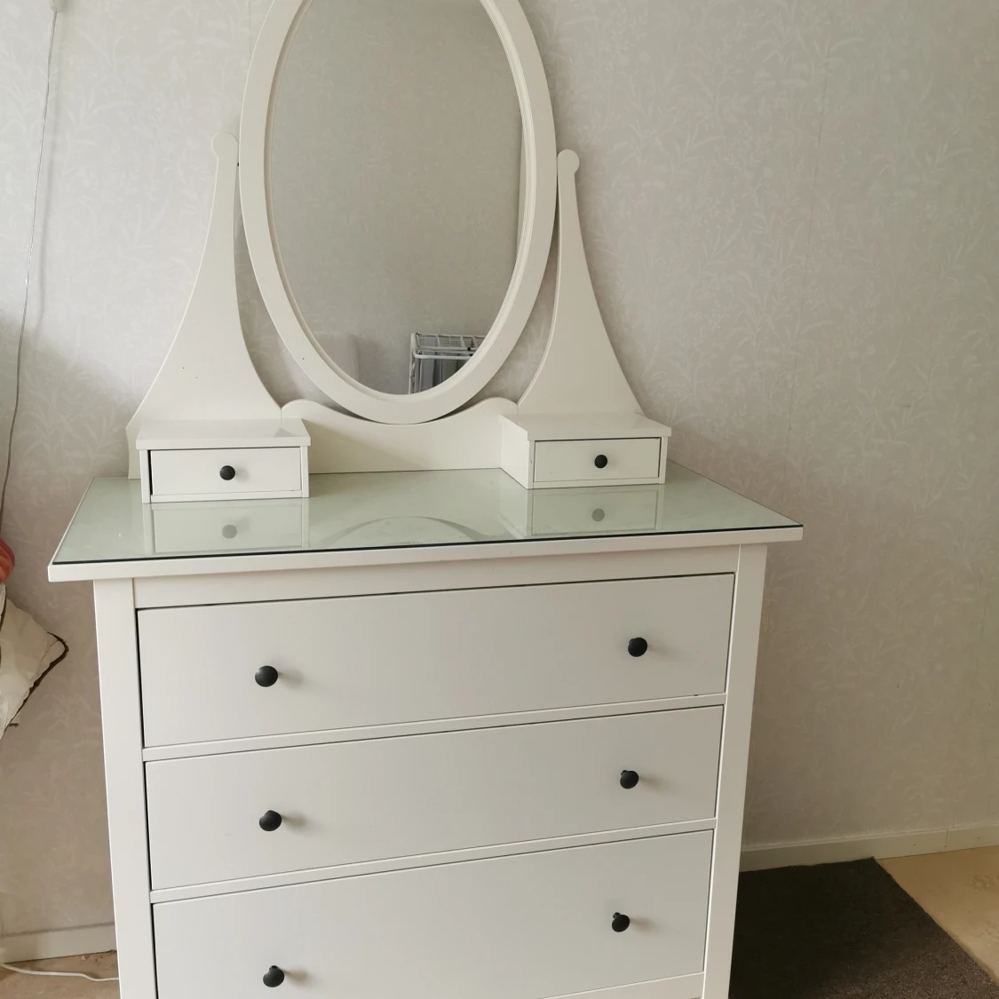 Säng och två bord - 90