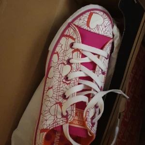 Converse - Använd 1 gång. Nypris 599kr