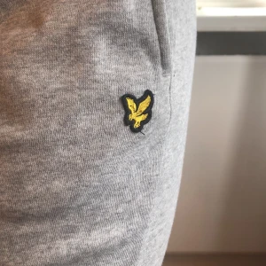 LYLE&SCOTT sweatpants - Gråa mjukisar från Lyle&Scott, st. xs