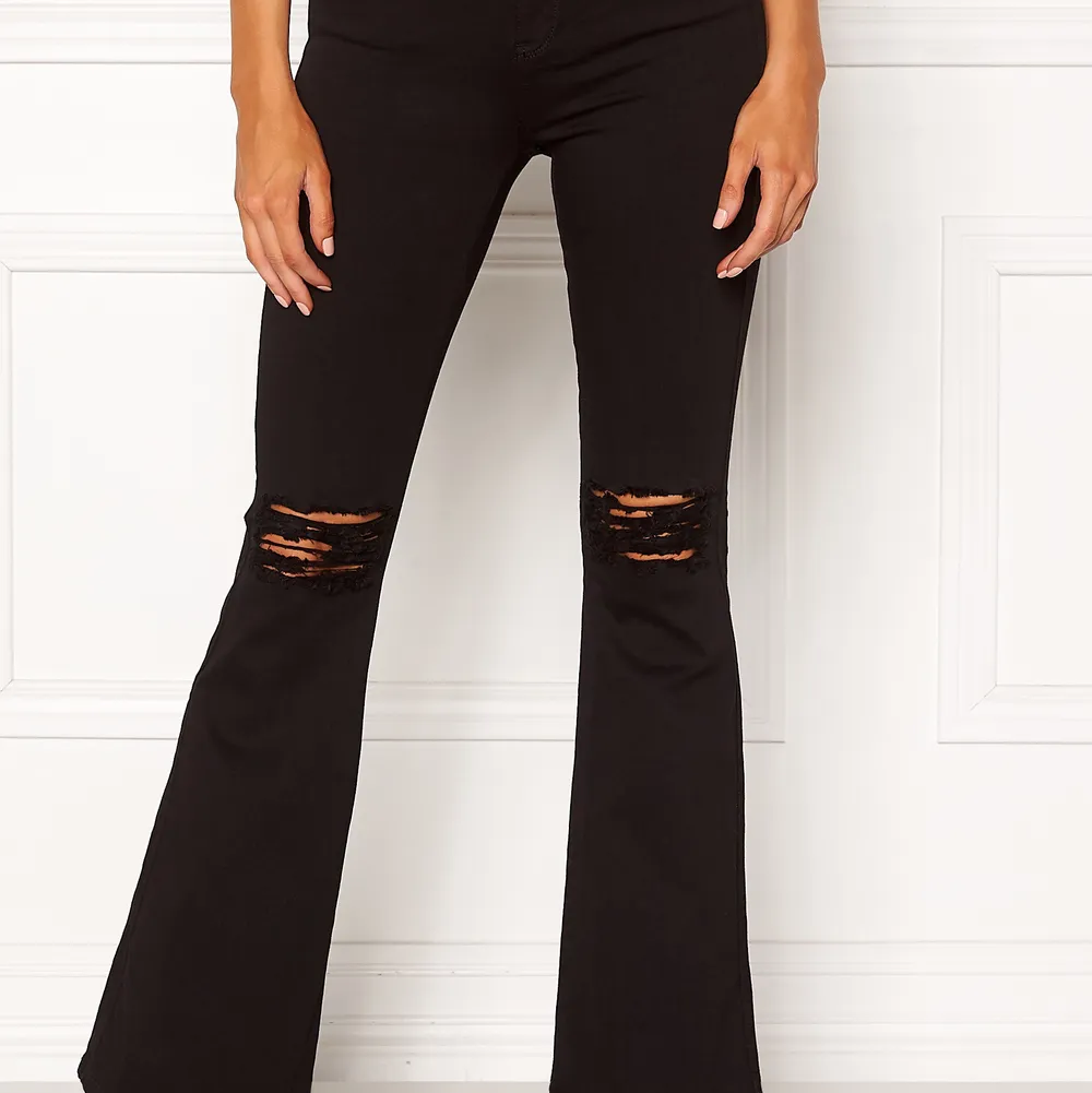 Dr denim jeans bootcut, svarta. Storlek XS nästan oanvända så nytt skick. Frakt 50kr. Jeans & Byxor.