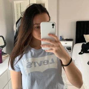 Ljusblå leviströja - Ljusblå leviströja använd endast fåtal gånger. Säljer pga kommer ej till användning