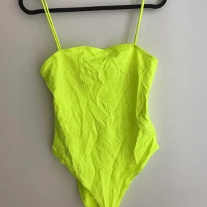 Neongul body från Zara - En neongul body från Zara i i fint skick!