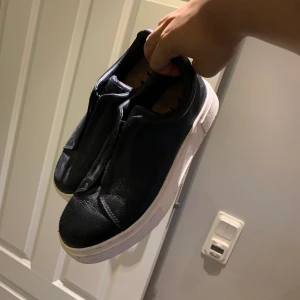 Eytys Storlek 41 - Doja-modellen! Köpt på Caliroots för ett år sedan men fick inte feeling för dessa... Använt max 5 tillfällen.