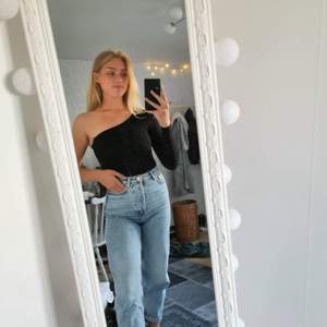 Jeans i modellen 