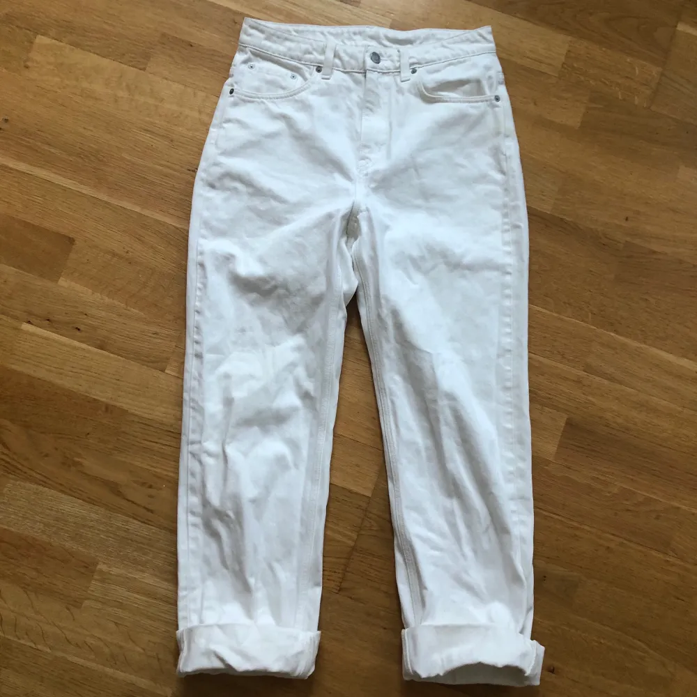 Superfina jeans från Weekday i modellen Voyage. Stl W28 L32. Använda en gång. Pris 100:- plus frakt (63:-). Jeans & Byxor.
