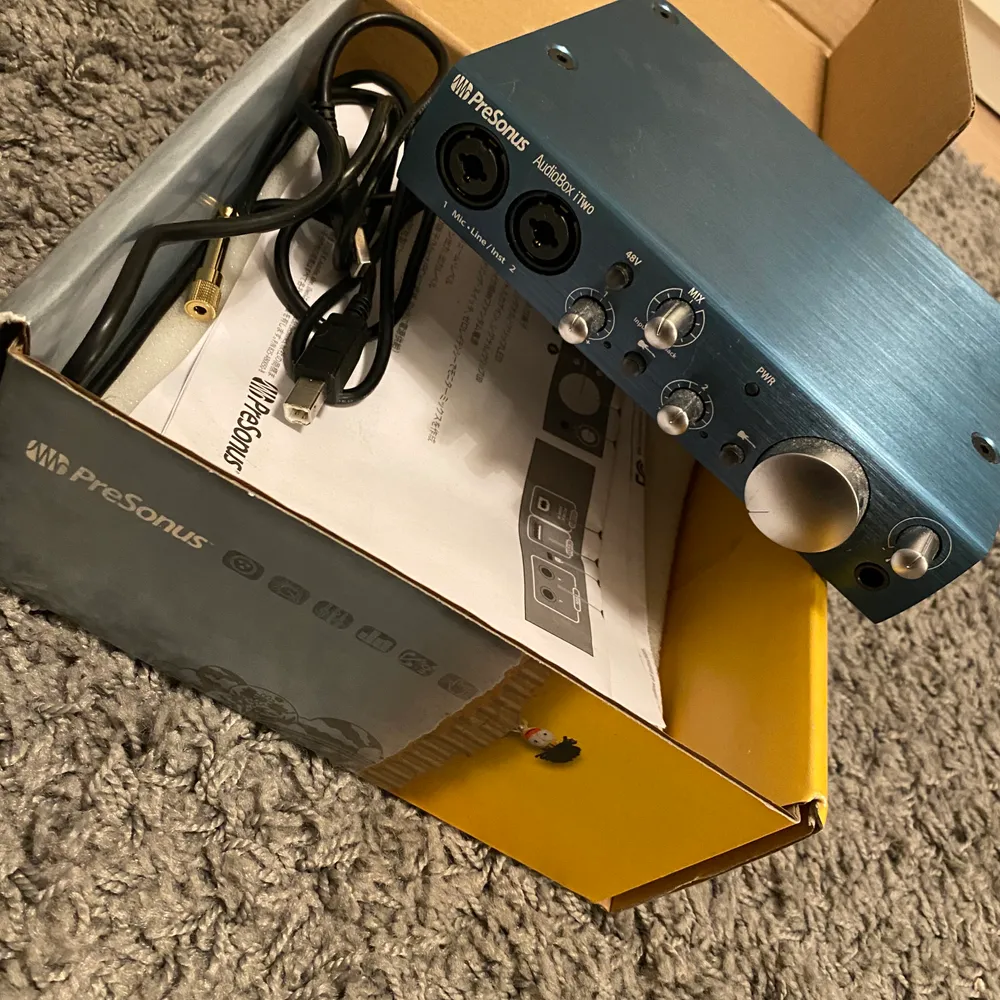 PreSonus Audiobox iTwo oanvänd kostat 1299kr säljs för 1000kr. Övrigt.