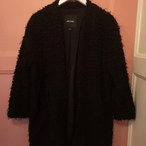 Lurvig kofta - Supermysig  kofta/jacka från monki