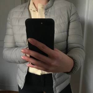 Jacka från h&m - Beige jacka från h&m i storlek 36! 50kr + frakt 