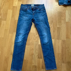 Jeans  - Okänt märke släpper as billigt 