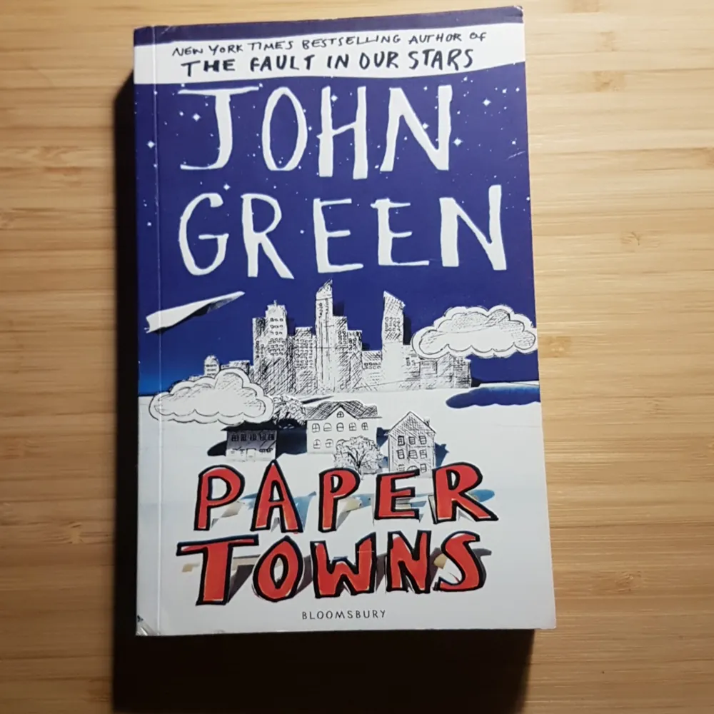 100kr med frakt!!! Paper towns av John green! Som ny :). Övrigt.