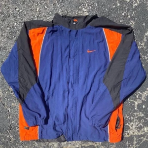 Vintage 90s Nike light jacket - Jättefin vindjacka strl XL men hade sagt den är mer som en liten L, 400kr eller bud