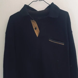 Sexondhand tröja med krage - Super cool secondhand tröja med krage. Fint skick! 