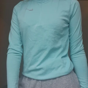 Nike träningströja - Pm om du har frågor. 