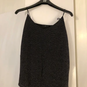 Linne  - Linne får Åhléns, strl m