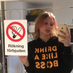 DRINK LIKE A BOSS - En alkoholfri hoodie😜 Den e ba fett mjuk och gosig. Den luftar bra o e cool!! Så varför inte