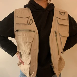 väst  - Väst från Weekday. Stl ONESIZE