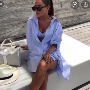 Set från Zara - Helt oanvänt set från Zara, endast testad. Hängt i garderoben ett tag men får väl inse att det inte kommer komma till användning så säljer vidare🤪 Storlek M! Skitsnyggt utomlands?!✨ Nypris 399kr