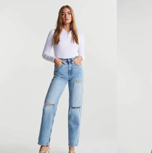 Snygga jeans från Gina säljes eftersom jag har ett par andra nästan likadana, endast använd en gång så mycket bra skick. Passar mig som är storlek 36/38⚡️💙😇
