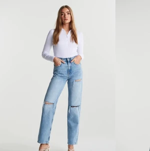 90’s Highwaist Jeans - Snygga jeans från Gina säljes eftersom jag har ett par andra nästan likadana, endast använd en gång så mycket bra skick. Passar mig som är storlek 36/38⚡️💙😇