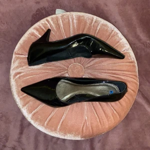 Vintage B.Young svarta klackskor. ✨ - Svarta klackskor från mitten av 2000-talet. Använda men i väldigt gott skick. ✨