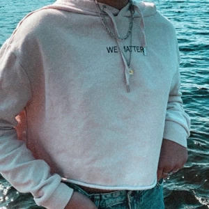 Kroppad ljusrosa hoodie💗 - En fin ljusrosa hoodie som är lite kroppad. 💗