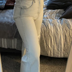 Weekday byxor 26/30 - Ett par weekday byxor som är i modellen ace, sitter bra på mig som är 164 cm! 